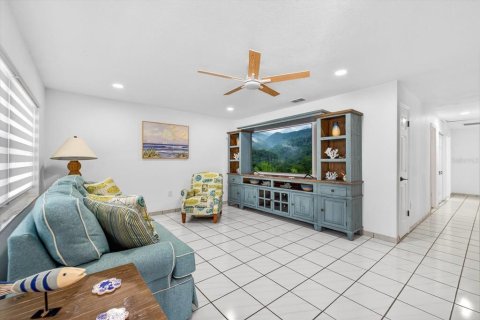 House in Tampa, Florida 3 bedrooms, 172.43 sq.m. № 2112398 - photo 8