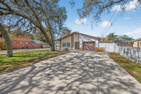 House in Tampa, Florida 3 bedrooms, 172.43 sq.m. № 2112398 - photo 5