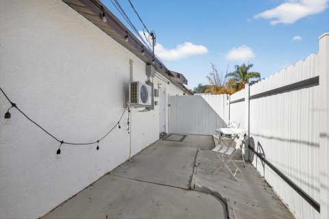 House in Tampa, Florida 3 bedrooms, 172.43 sq.m. № 2112398 - photo 29
