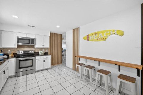 House in Tampa, Florida 3 bedrooms, 172.43 sq.m. № 2112398 - photo 13