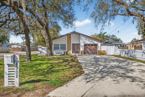 House in Tampa, Florida 3 bedrooms, 172.43 sq.m. № 2112398 - photo 3