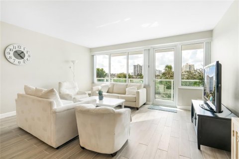 Condo in Fort Lauderdale, Florida, 2 bedrooms  № 2417401 - photo 8