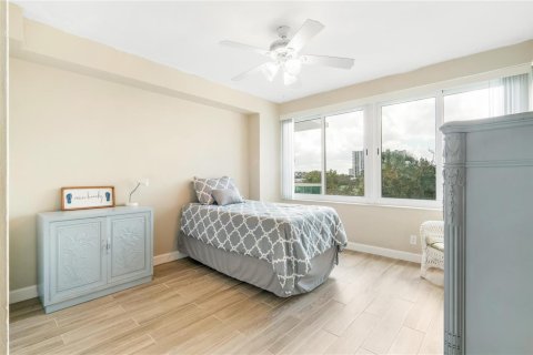 Condo in Fort Lauderdale, Florida, 2 bedrooms  № 2417401 - photo 21