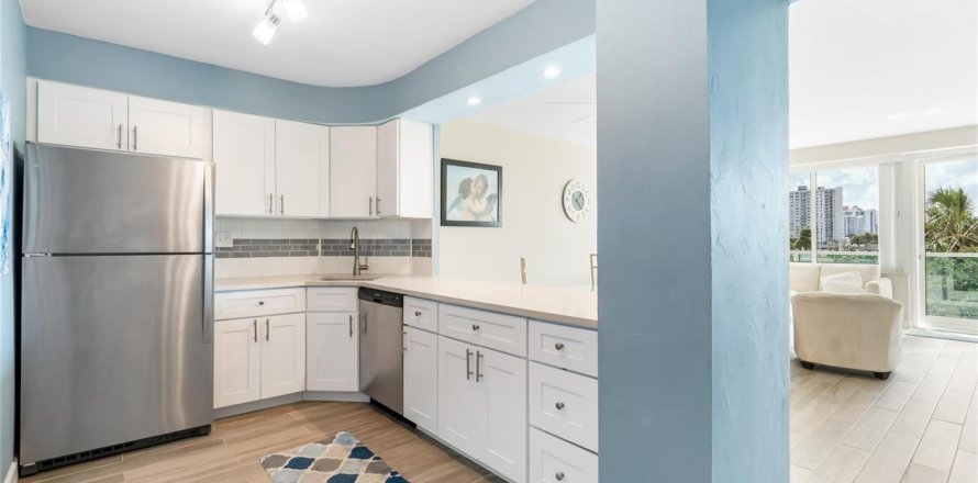 Condo in Fort Lauderdale, Florida, 2 bedrooms  № 2417401