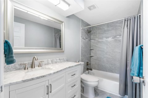 Condo in Fort Lauderdale, Florida, 2 bedrooms  № 2417401 - photo 19