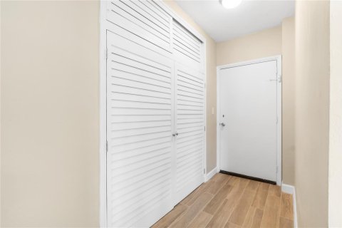Condo in Fort Lauderdale, Florida, 2 bedrooms  № 2417401 - photo 16