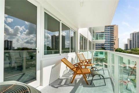 Condo in Fort Lauderdale, Florida, 2 bedrooms  № 2417401 - photo 10