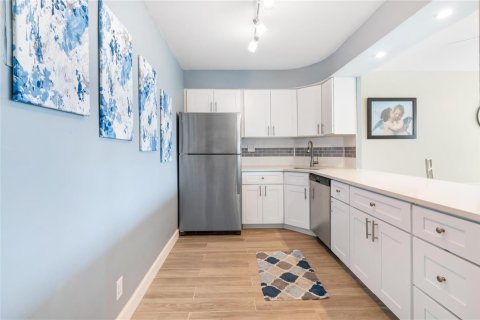 Condo in Fort Lauderdale, Florida, 2 bedrooms  № 2417401 - photo 4