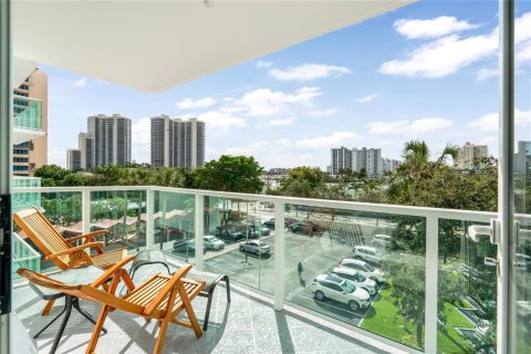 Condo in Fort Lauderdale, Florida, 2 bedrooms  № 2417401 - photo 11
