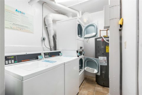 Condo in Fort Lauderdale, Florida, 2 bedrooms  № 2417401 - photo 26