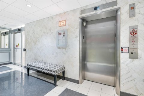 Condo in Fort Lauderdale, Florida, 2 bedrooms  № 2417401 - photo 27