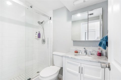 Condo in Fort Lauderdale, Florida, 2 bedrooms  № 2417401 - photo 24