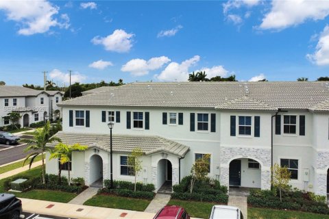Touwnhouse à louer à Homestead, Floride: 3 chambres, 123.37 m2 № 2257120 - photo 3