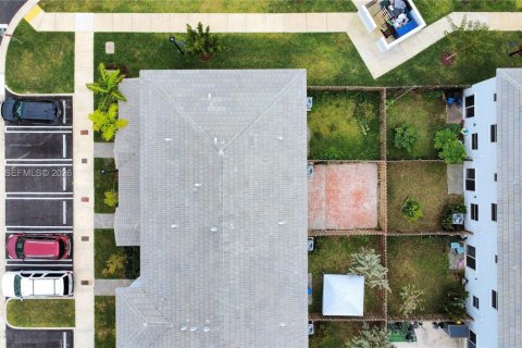 Touwnhouse à louer à Homestead, Floride: 3 chambres, 123.37 m2 № 2257120 - photo 4