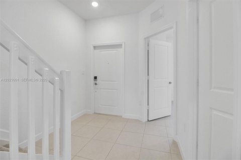 Touwnhouse à louer à Homestead, Floride: 3 chambres, 123.37 m2 № 2257120 - photo 6