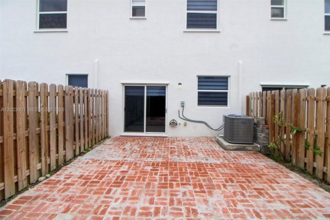 Touwnhouse à louer à Homestead, Floride: 3 chambres, 123.37 m2 № 2257120 - photo 23