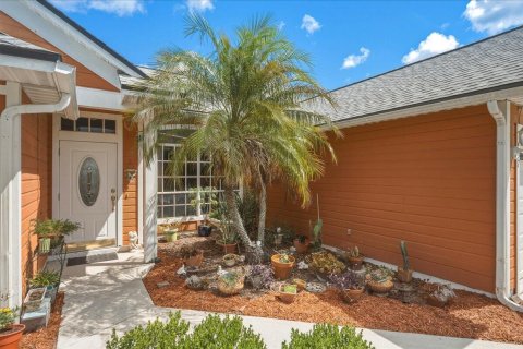 House in Port St. Lucie, Florida 3 bedrooms, 127.37 sq.m. № 2083530 - photo 3