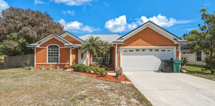 House in Port St. Lucie, Florida 3 bedrooms, 127.37 sq.m. № 2083530