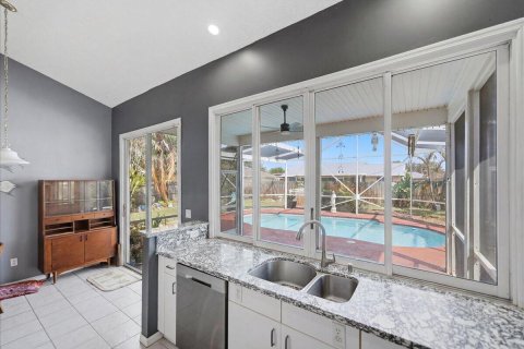 House in Port St. Lucie, Florida 3 bedrooms, 127.37 sq.m. № 2083530 - photo 7