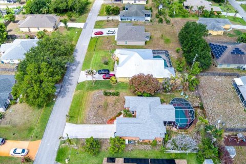 House in Port St. Lucie, Florida 3 bedrooms, 127.37 sq.m. № 2083530 - photo 27