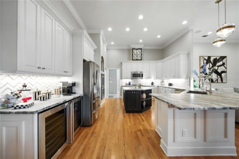 House in Tampa, Florida 4 bedrooms, 290.23 sq.m. № 1877290 - photo 9