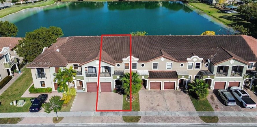 Adosado en Homestead, Florida 3 dormitorios, 178.93 m2 № 1861166