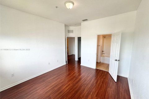 Condo in Doral, Florida, 3 bedrooms  № 1965431 - photo 17