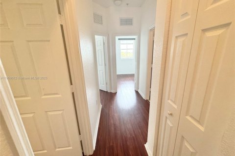 Condo in Doral, Florida, 3 bedrooms  № 1965431 - photo 10