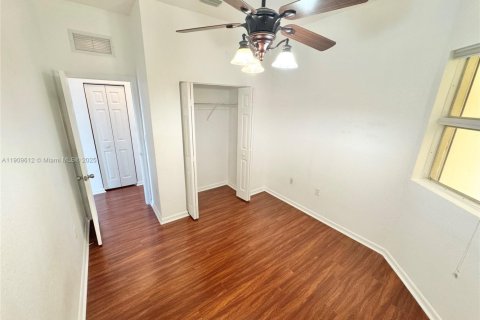 Condo in Doral, Florida, 3 bedrooms  № 1965431 - photo 15