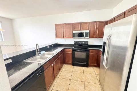 Condo in Doral, Florida, 3 bedrooms  № 1965431 - photo 7