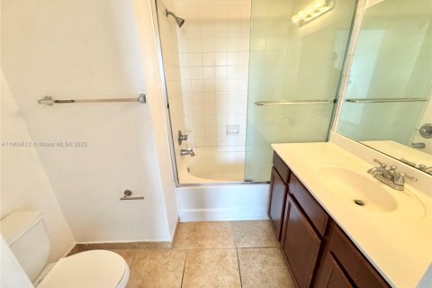 Condo in Doral, Florida, 3 bedrooms  № 1965431 - photo 18