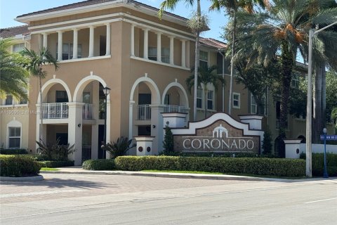 Condo in Doral, Florida, 3 bedrooms  № 1965431 - photo 1
