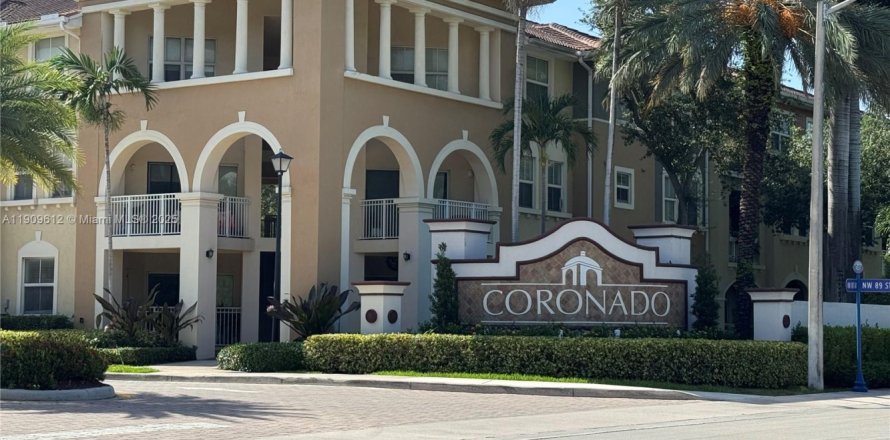 Condo in Doral, Florida, 3 bedrooms  № 1965431