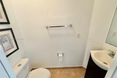 Condo in Doral, Florida, 3 bedrooms  № 1965431 - photo 9