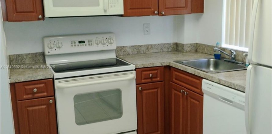 Condo in Hialeah, Florida, 2 bedrooms  № 1852272