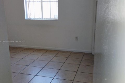 Condo in Hialeah, Florida, 2 bedrooms  № 1852272 - photo 19