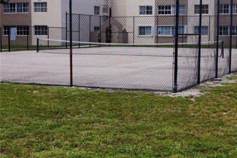 Condo in Hialeah, Florida, 2 bedrooms  № 1852272 - photo 28