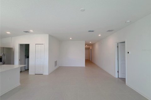 House in Eagle Lake, Florida 3 bedrooms, 138.15 sq.m. № 2391314 - photo 3