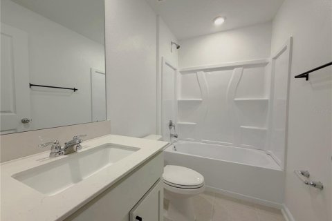 House in Eagle Lake, Florida 3 bedrooms, 138.15 sq.m. № 2391314 - photo 12