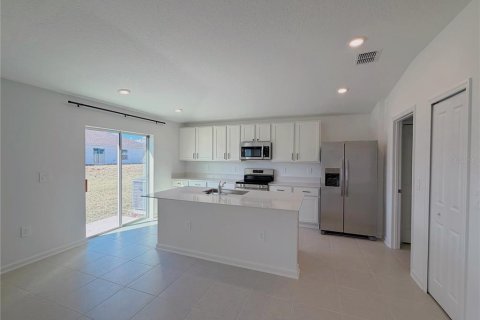 House in Eagle Lake, Florida 3 bedrooms, 138.15 sq.m. № 2391314 - photo 5
