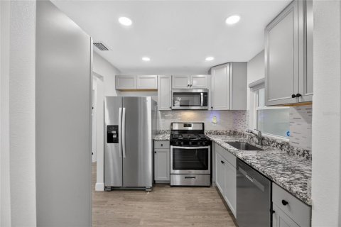 Villa ou maison à louer à Tampa, Floride: 3 chambres, 96.25 m2 № 2096087 - photo 4