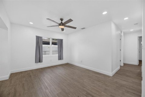 Villa ou maison à louer à Tampa, Floride: 3 chambres, 96.25 m2 № 2096087 - photo 16