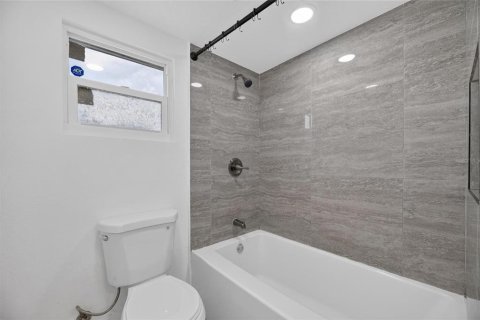 Villa ou maison à louer à Tampa, Floride: 3 chambres, 96.25 m2 № 2096087 - photo 30