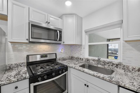 Villa ou maison à louer à Tampa, Floride: 3 chambres, 96.25 m2 № 2096087 - photo 14