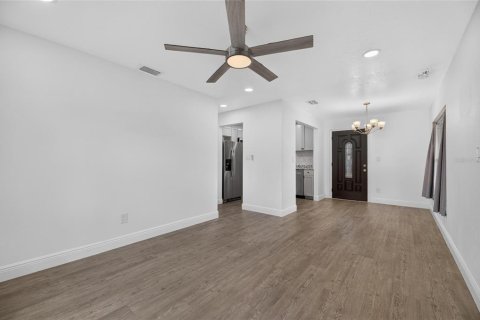 Villa ou maison à louer à Tampa, Floride: 3 chambres, 96.25 m2 № 2096087 - photo 10