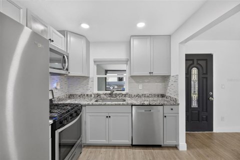 Villa ou maison à louer à Tampa, Floride: 3 chambres, 96.25 m2 № 2096087 - photo 12
