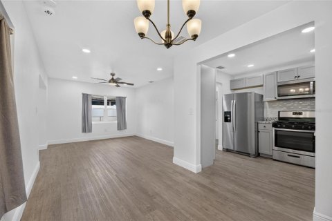 Villa ou maison à louer à Tampa, Floride: 3 chambres, 96.25 m2 № 2096087 - photo 2
