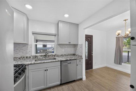 Villa ou maison à louer à Tampa, Floride: 3 chambres, 96.25 m2 № 2096087 - photo 11