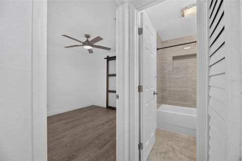 Villa ou maison à louer à Tampa, Floride: 3 chambres, 96.25 m2 № 2096087 - photo 22
