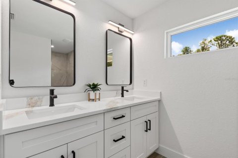 House in Port Charlotte, Florida 3 bedrooms, 146.14 sq.m. № 1882923 - photo 19